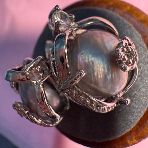 Baroque Pearl Flower Stud Earrings Silver Tone
New - Picture 15 of 17